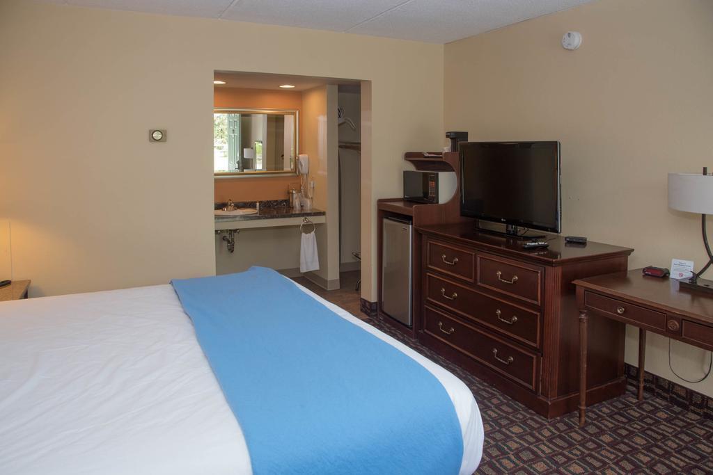 Colonnade Inn Lyndonville Extérieur photo