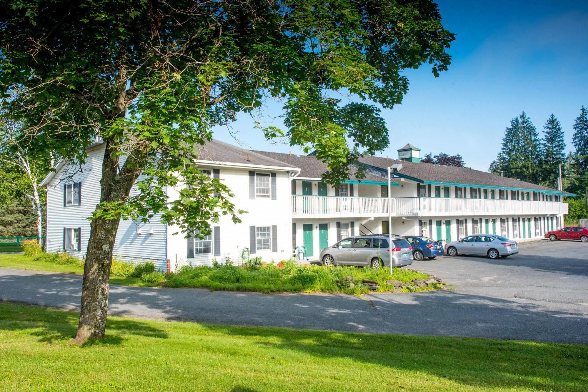 Colonnade Inn Lyndonville Extérieur photo